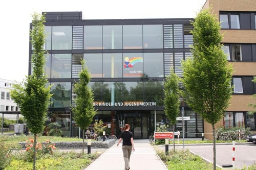 Bildungshaus Kloster Schöntal unterstützt Stiftung „Große Hilfe für kleine Helden“