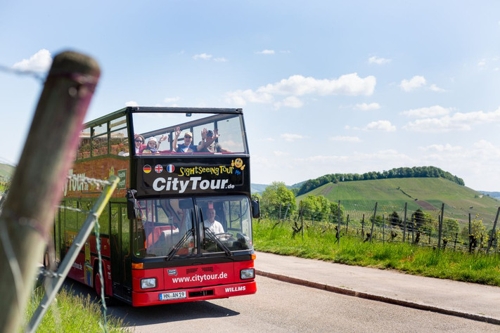 Saisonstart für roten Doppeldecker und Weinangebote in Heilbronn