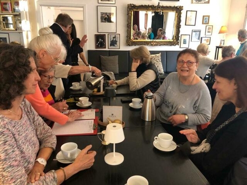 Bedeutung geistiger und körperlicher Bewegung in der Brustkrebs-Frauen-Selbsthilfe-Gruppe Heilbronn