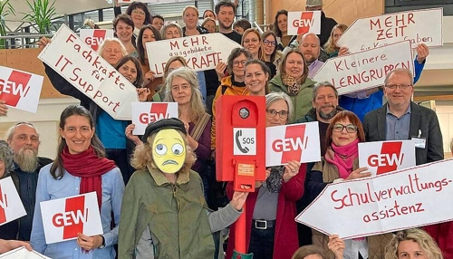GEW-Aktion in Hohenlohe: Lehrkräfte setzen Notruf ab