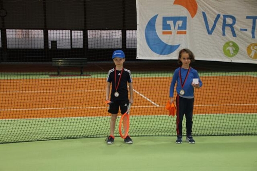 Nachwuchstalente im Tennis schnuppern Turnierluft