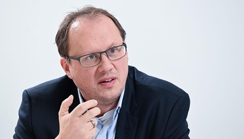 DGB-Chef fordert bessere digitale Ausstattung in Schulen