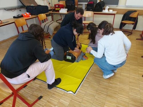 Ausbildung von Schulsanitätern an der HELA in Heilbronn