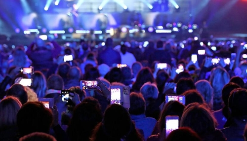 Smartphones auf Konzerten: Fluch oder Segen?