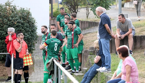 Krumme Ebene gegen Sport-Union: Trainerduell