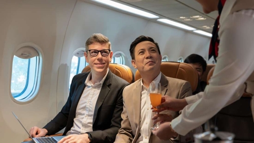 Air Canada bietet Wein im Flugzeug an