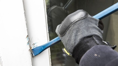 Einbrecher stehlen Wein und Champagner in Mannheim