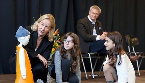 Sprachlernroboter unterstützt Deutschunterricht in Heilbronn