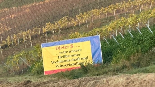 Mysteriöses Banner am Weinberg in Heilbronn sorgt für Aufsehen