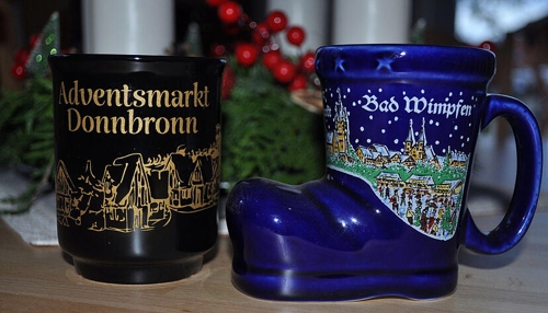 Glühwein, Punsch und Budenzauber: Weihnachtsmarkttassen aus der Region Heilbronn