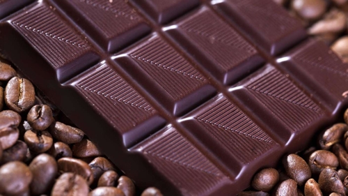 Inhaltsstoff in dunkler Schokolade verlangsamt Alterungsprozess