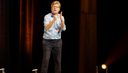 Fleiß, Fleiß, Baby: Herr Schröder in der Harmonie Heilbronn