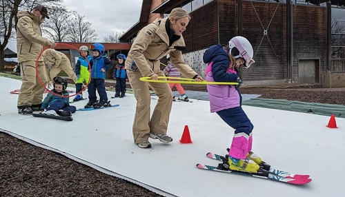 Skiclub Kirchheim setzt auf Nachhaltigkeit mit künstlichen Schneematten
