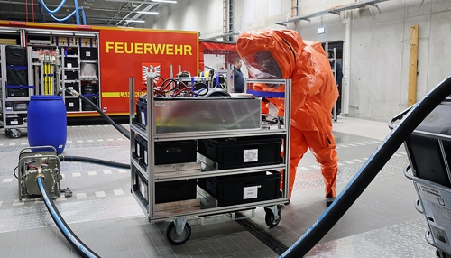 Digitale Gefahrgut-Literatur im Einsatzleitwagen im Landkreis Heilbronn