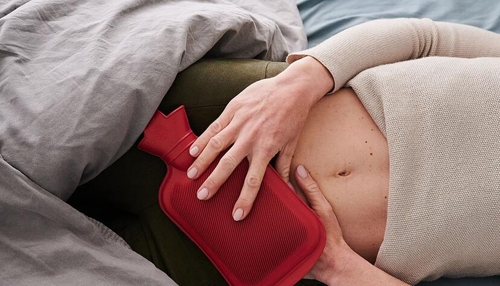 Wann rechtfertigen Regelschmerzen eine Krankmeldung?