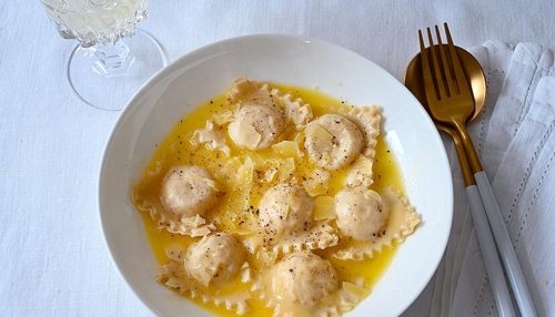 Genusswerkstatt: Handgemachte Käse-Ravioli mit Wein
