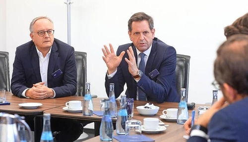 Niedersachsen Ministerpräsident Lies von Innovation in Heilbronn beeindruckt