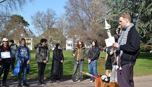Jugendliche in Heilbronn protestieren gegen Wehrpflicht