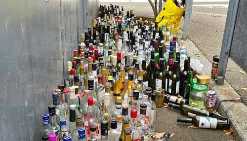 Leere Weinflaschen in Heilbronn sorgen für unschönen Anblick