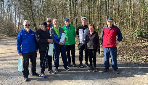 Geselligkeit beim Lauftreff am Steinernen Tisch