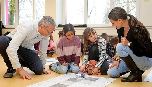 Mit Mini-Robotern lernen Kinder Programmieren