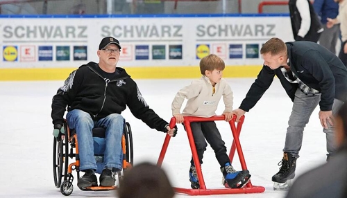 Inklusionstag in Heilbronn: Gemeinsam aufs Eis